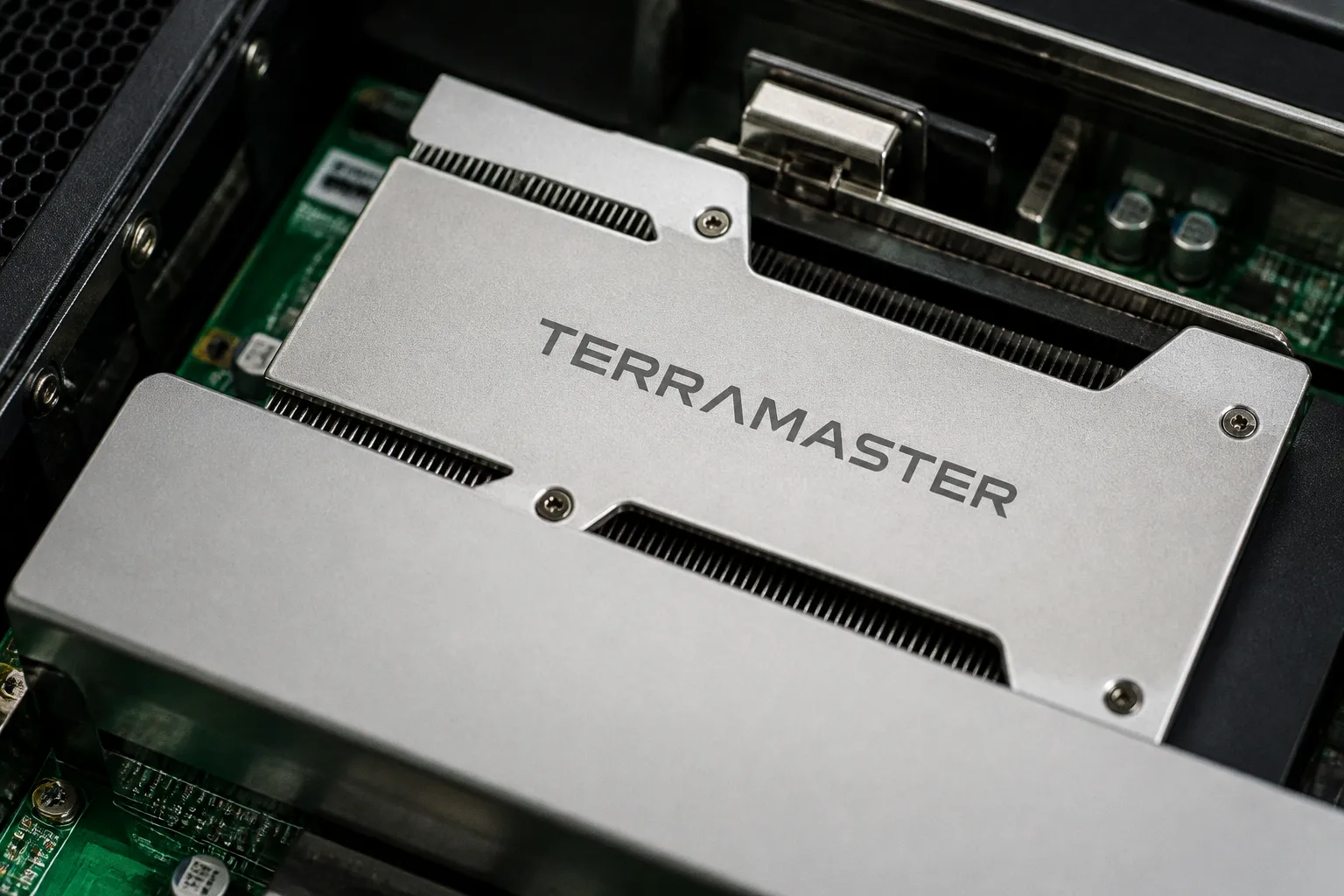 TerraMaster переходит в enterprise: фокус на NAS, защиту данных и AI-инфраструктуру